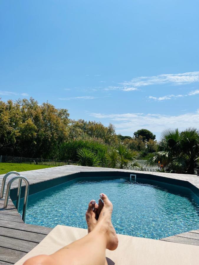 Cabane Le Flamant Avec Jardin, Piscine Et Parking سانت ماري دو لا مير المظهر الخارجي الصورة